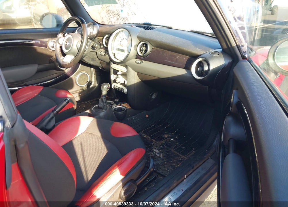 2010 MINI COOPER S VIN: WMWMS3C56ATY08550