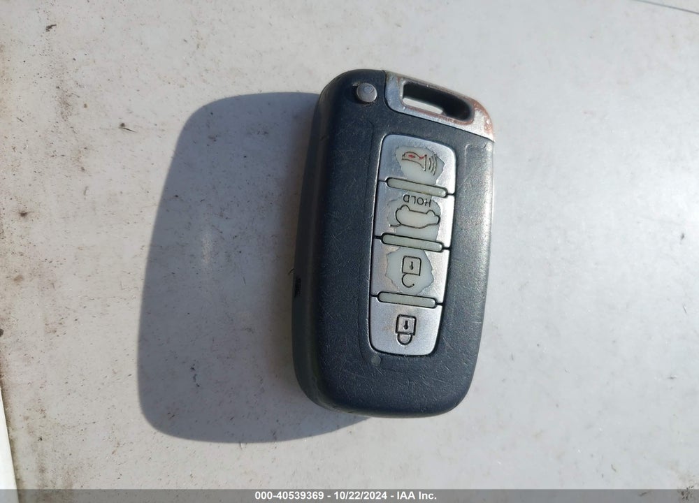 2011 KIA SORENTO EX VIN: 5XYKU4A16BG035909