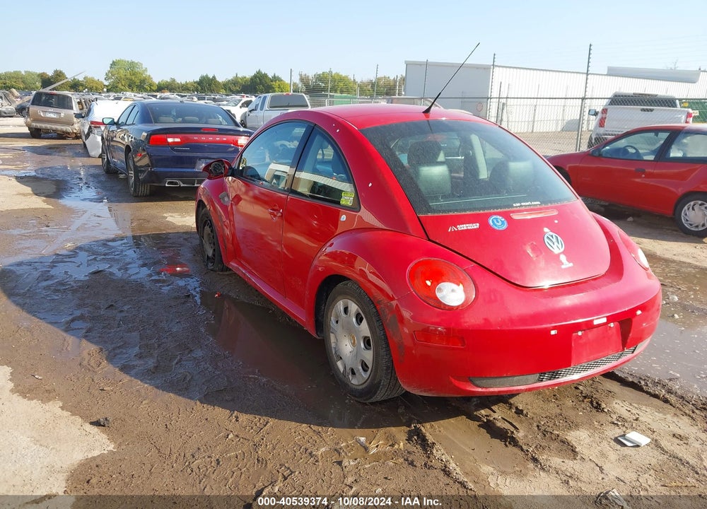 2010 VOLKSWAGEN NEW BEETLE VIN: 3VWPG3AG2AM015571
