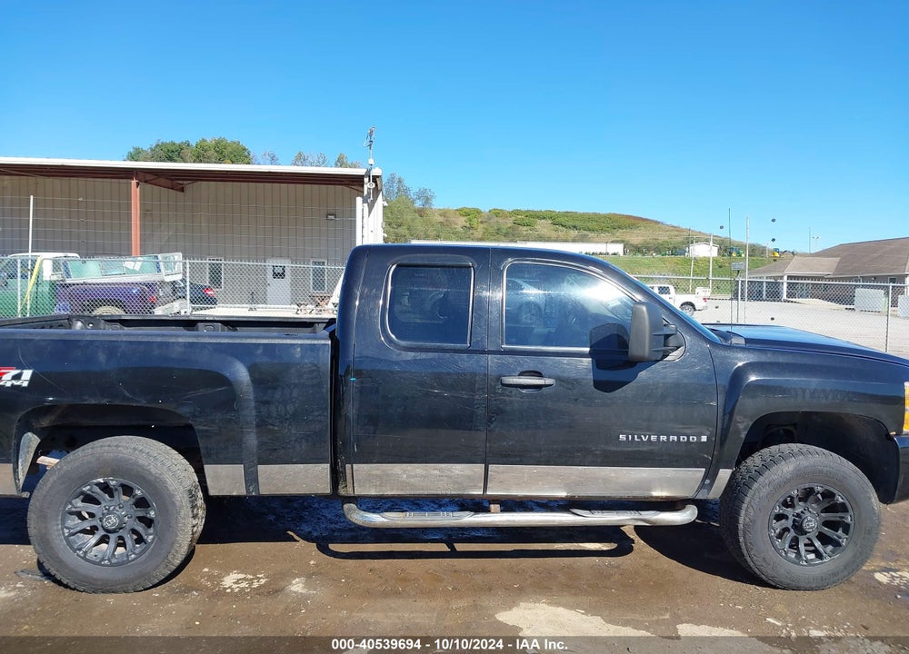 2008 CHEVROLET SILVERADO 1500 LT1 VIN: 2GCEK19J681325754