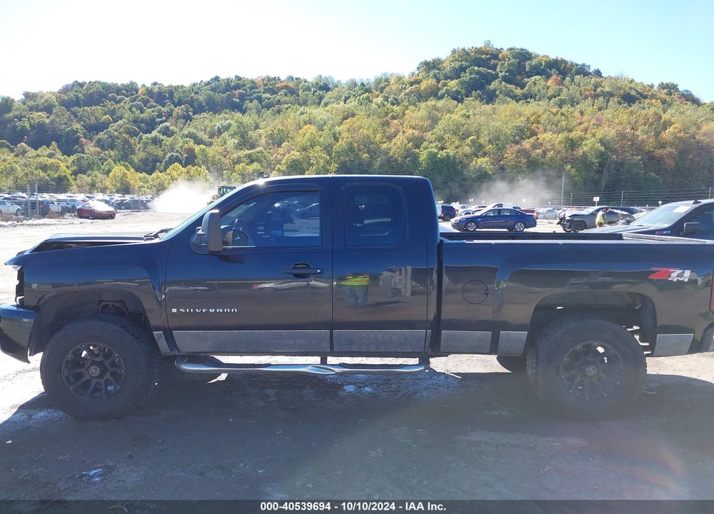 2008 CHEVROLET SILVERADO 1500 LT1 VIN: 2GCEK19J681325754