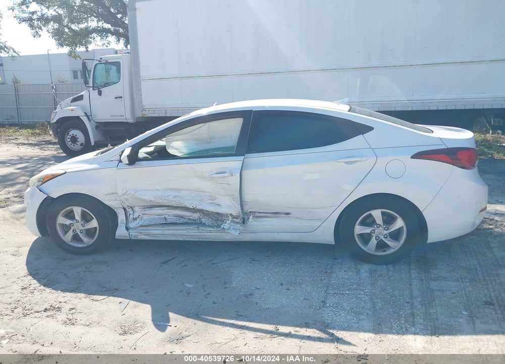 2015 HYUNDAI ELANTRA VIN: 5NPDH4AE3FH647581
