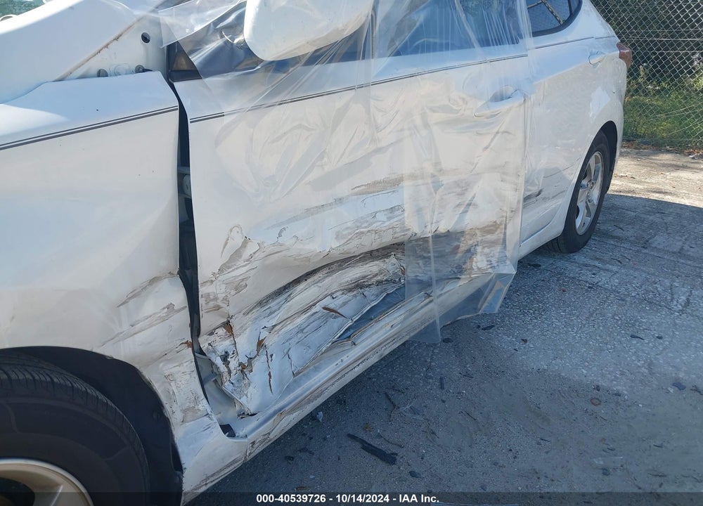 2015 HYUNDAI ELANTRA VIN: 5NPDH4AE3FH647581