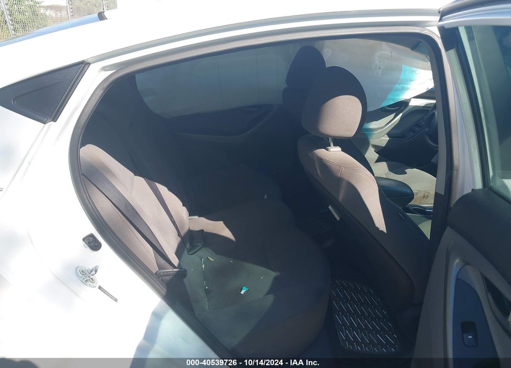 2015 HYUNDAI ELANTRA VIN: 5NPDH4AE3FH647581