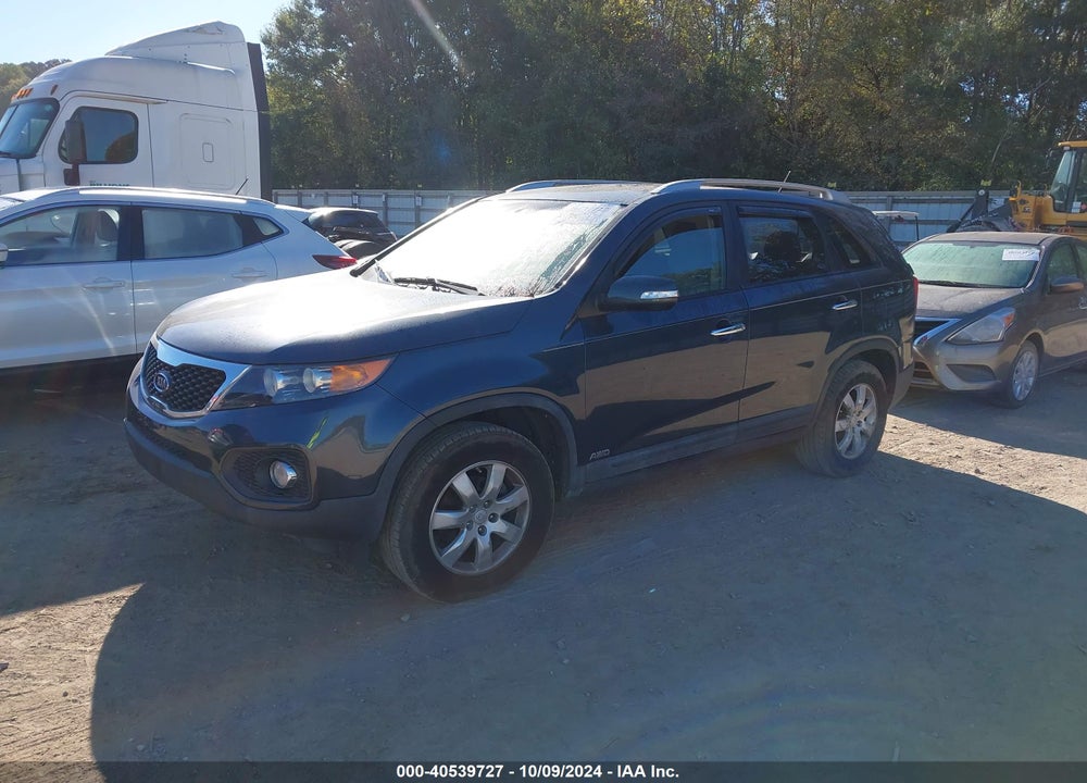 2011 KIA SORENTO LX VIN: 5XYKTCA10BG073472
