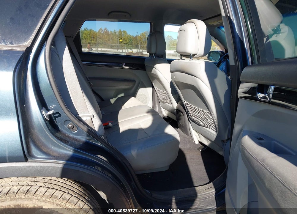 2011 KIA SORENTO LX VIN: 5XYKTCA10BG073472