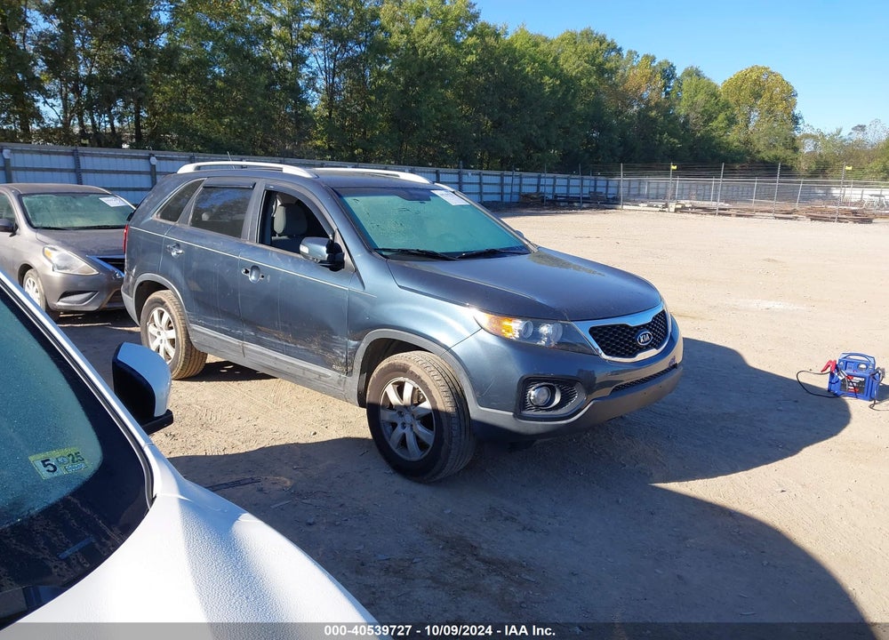 2011 KIA SORENTO LX VIN: 5XYKTCA10BG073472