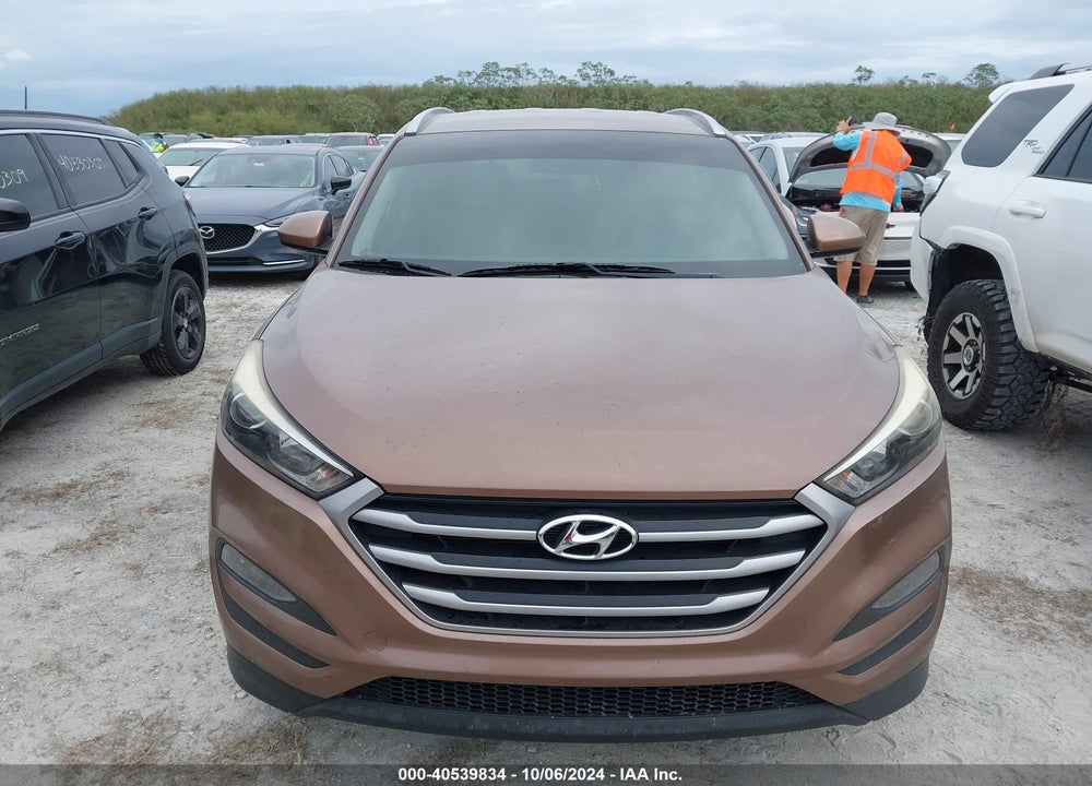 2017 HYUNDAI TUCSON SE VIN: KM8J33A41HU478183