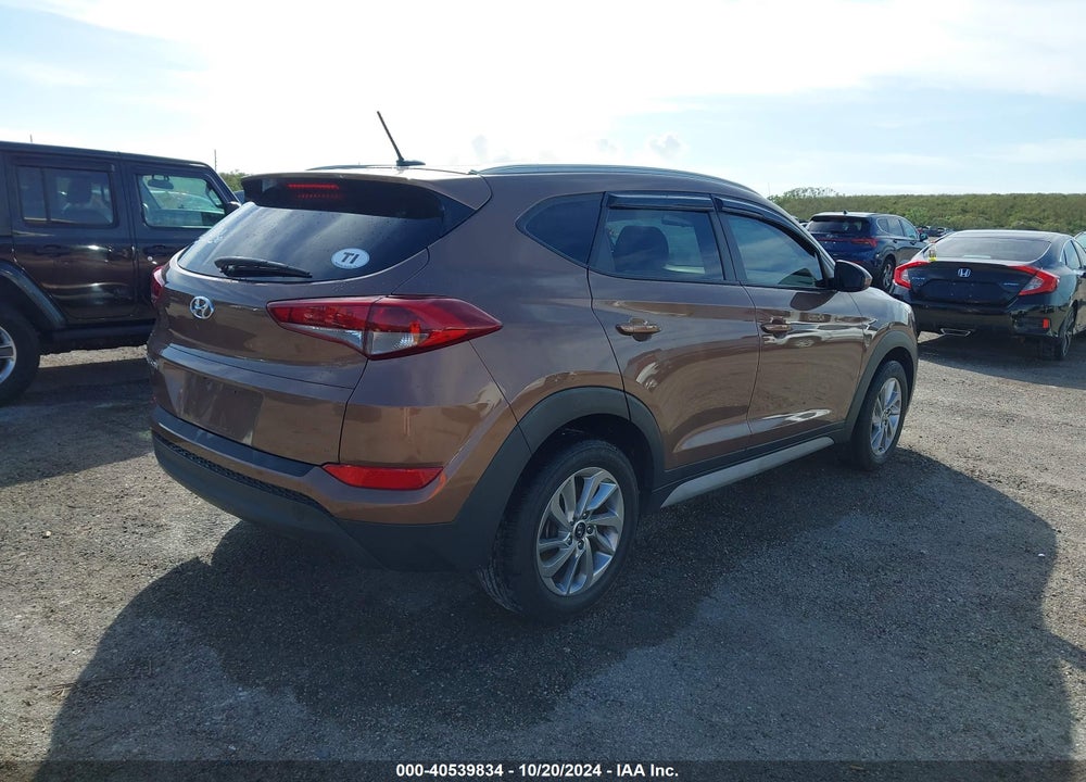 2017 HYUNDAI TUCSON SE VIN: KM8J33A41HU478183