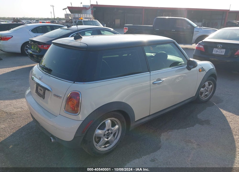 2007 MINI COOPER VIN: WMWMF33517TL78892