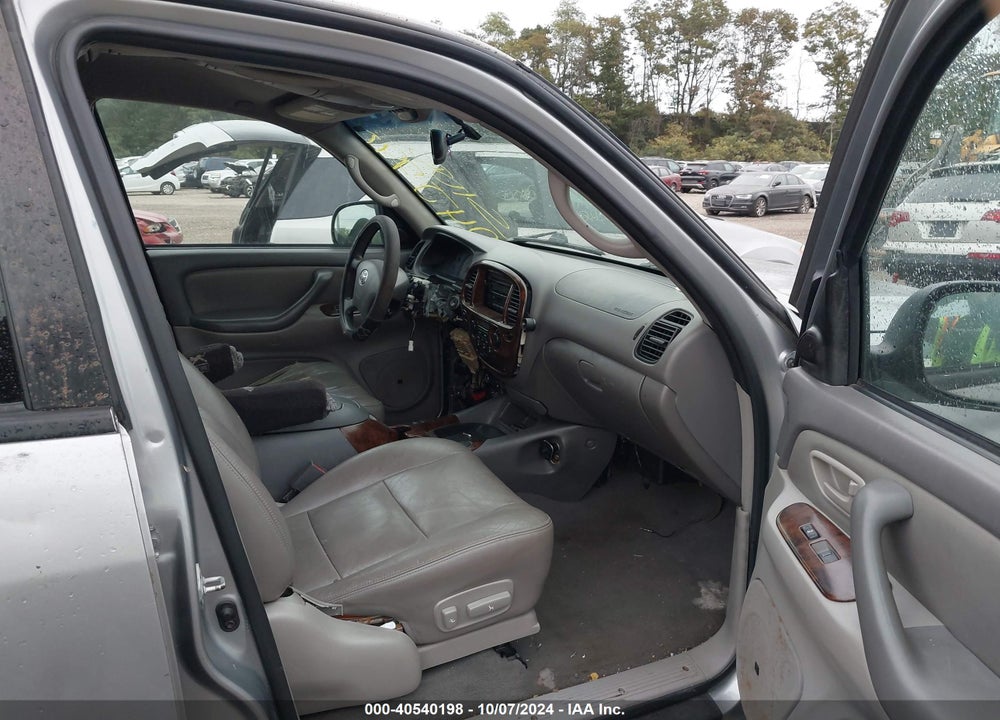 2003 TOYOTA SEQUOIA SR5 V8 VIN: 5TDZT34A23S175709