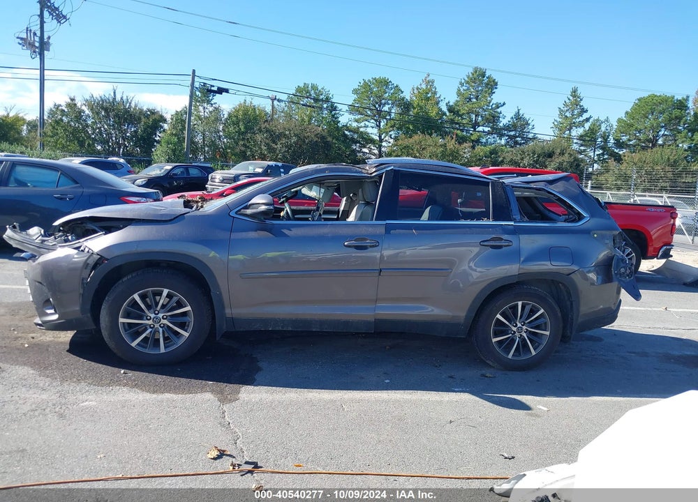 2019 TOYOTA HIGHLANDER XLE VIN: 5TDJZRFHXKS566873