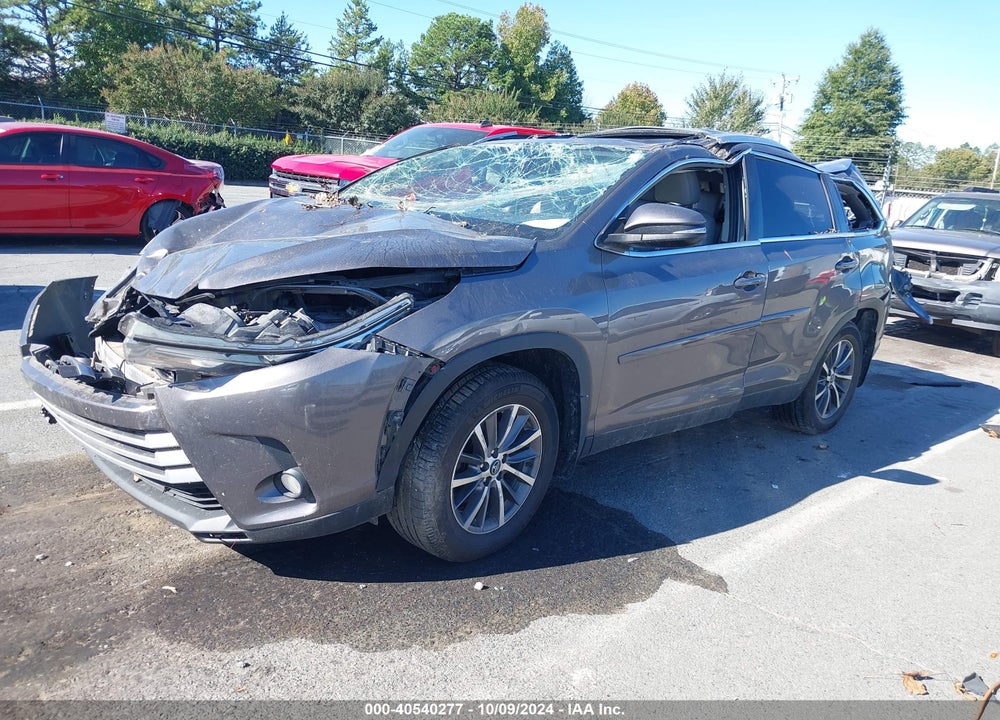 2019 TOYOTA HIGHLANDER XLE VIN: 5TDJZRFHXKS566873