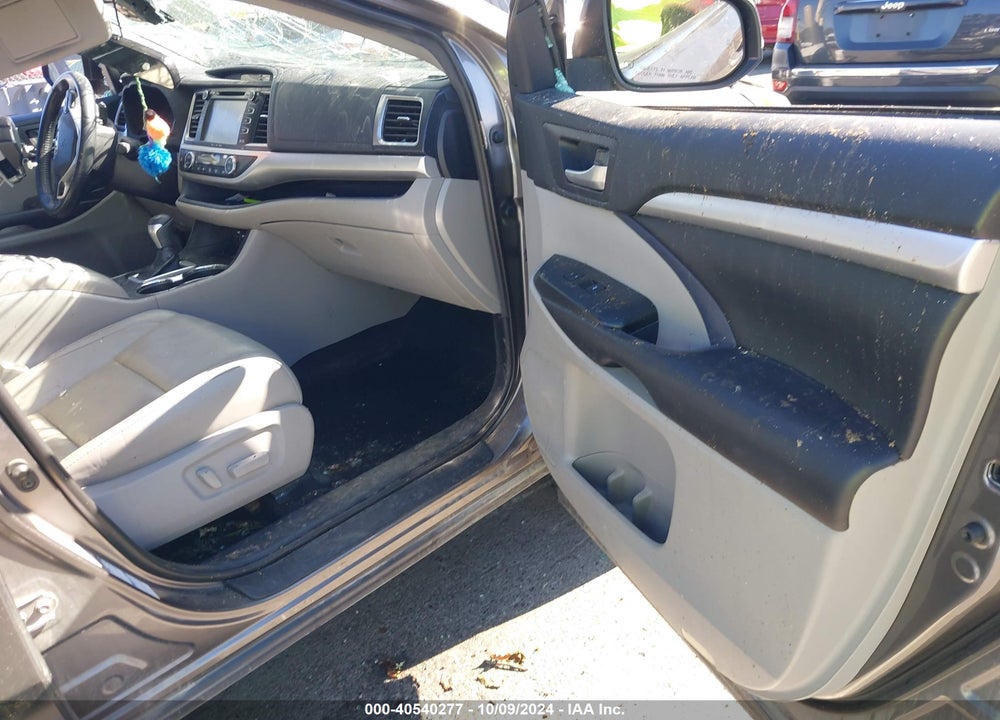 2019 TOYOTA HIGHLANDER XLE VIN: 5TDJZRFHXKS566873