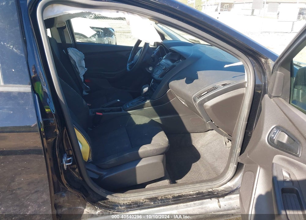 2018 FORD FOCUS S VIN: 1FADP3E27JL221822