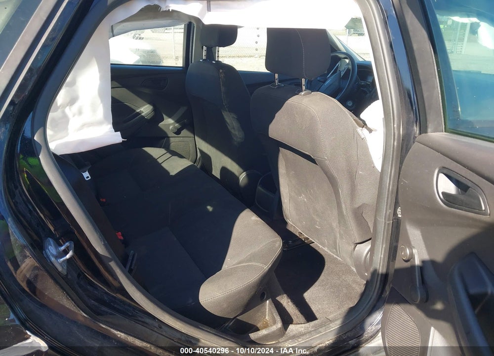 2018 FORD FOCUS S VIN: 1FADP3E27JL221822