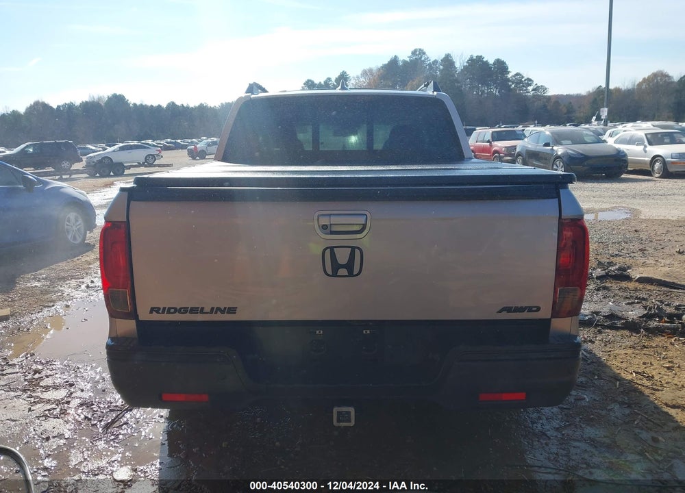 2018 HONDA RIDGELINE RTL-E VIN: 5FPYK3F75JB010262