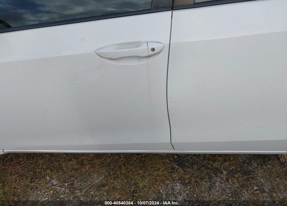 2019 TOYOTA COROLLA LE VIN: 5YFBURHE5KP929434