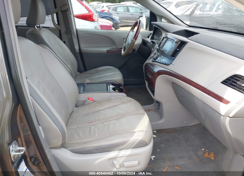 2014 TOYOTA SIENNA LIMITED 7 PASSENGER VIN: 5TDDK3DC3ES082487