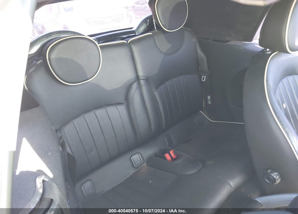 2010 MINI COOPER S VIN: WMWMS3C51ATY51029