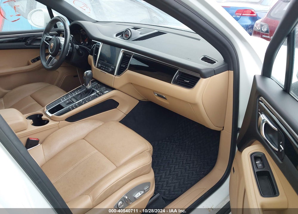 2017 PORSCHE MACAN VIN: WP1AA2A52HLB09432