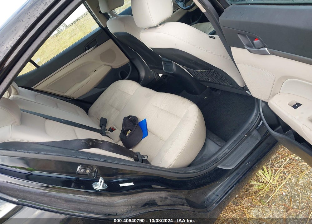 2017 HYUNDAI ELANTRA SE VIN: KMHD84LFXHU104058
