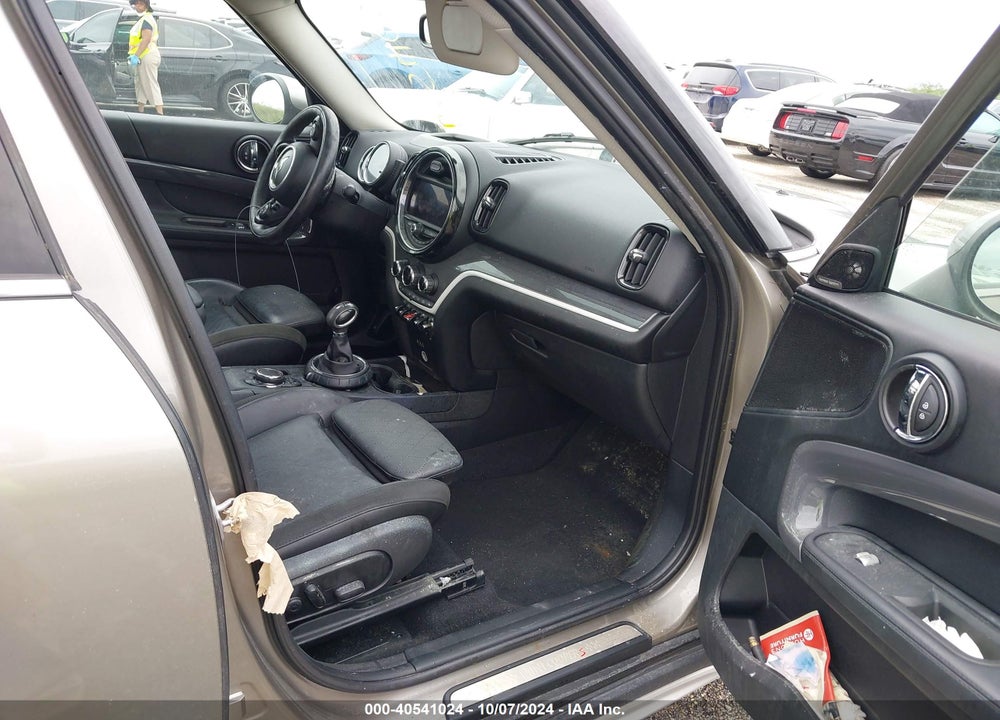 2017 MINI COUNTRYMAN COOPER S VIN: WMZYT3C33H3D98996