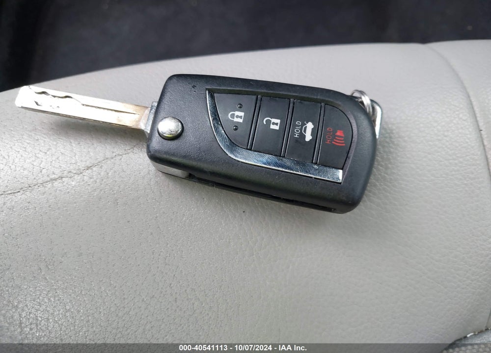 2018 TOYOTA CAMRY SE VIN: 4T1B11HK2JU100740