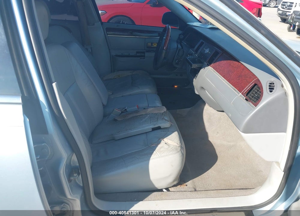 2005 LINCOLN TOWN CAR SIGNATURE LIMITED VIN: 1LNHM82WX5Y624027