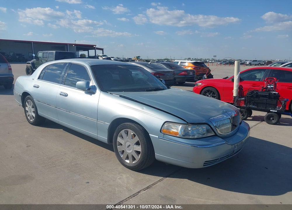 2005 LINCOLN TOWN CAR SIGNATURE LIMITED VIN: 1LNHM82WX5Y624027