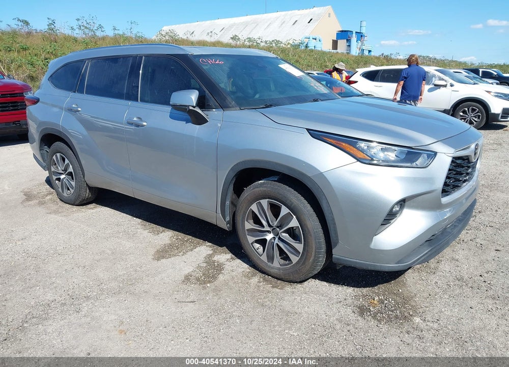 2020 TOYOTA HIGHLANDER XLE VIN: 5TDHZRAH3LS510720