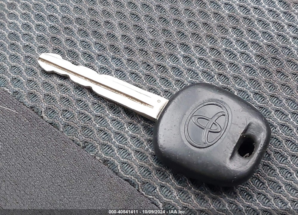 2004 TOYOTA RAV4 VIN: JTEGD20V840030830