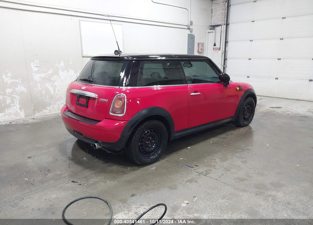 2008 MINI COOPER VIN: WMWMF33528TT61956