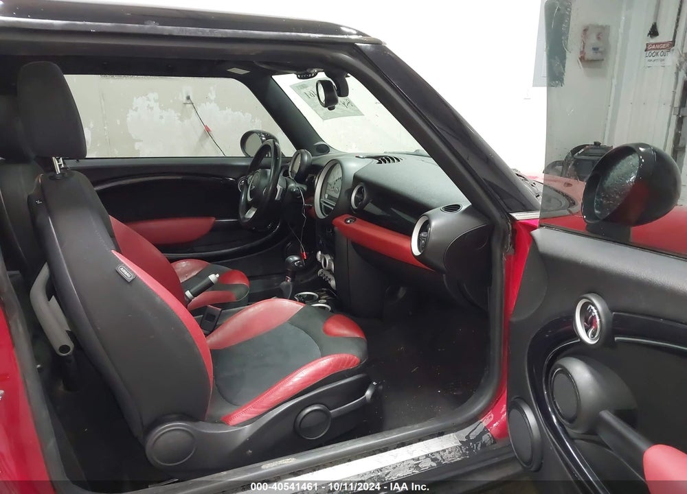 2008 MINI COOPER VIN: WMWMF33528TT61956