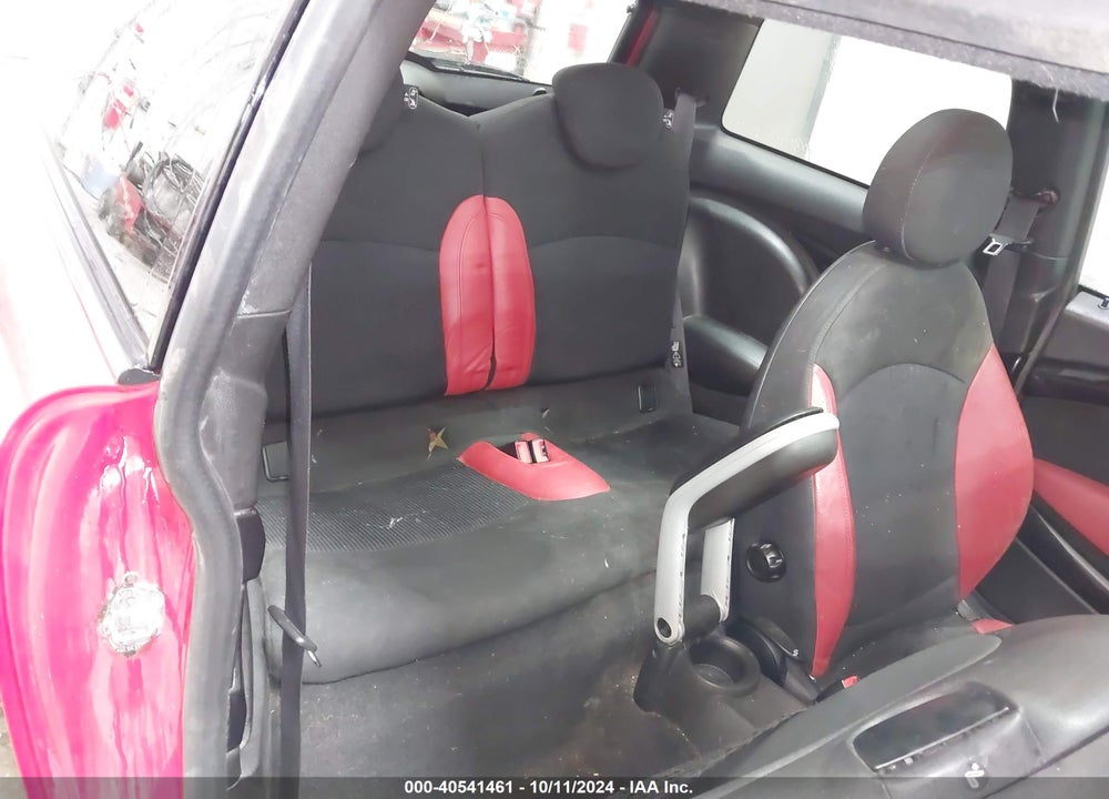 2008 MINI COOPER VIN: WMWMF33528TT61956