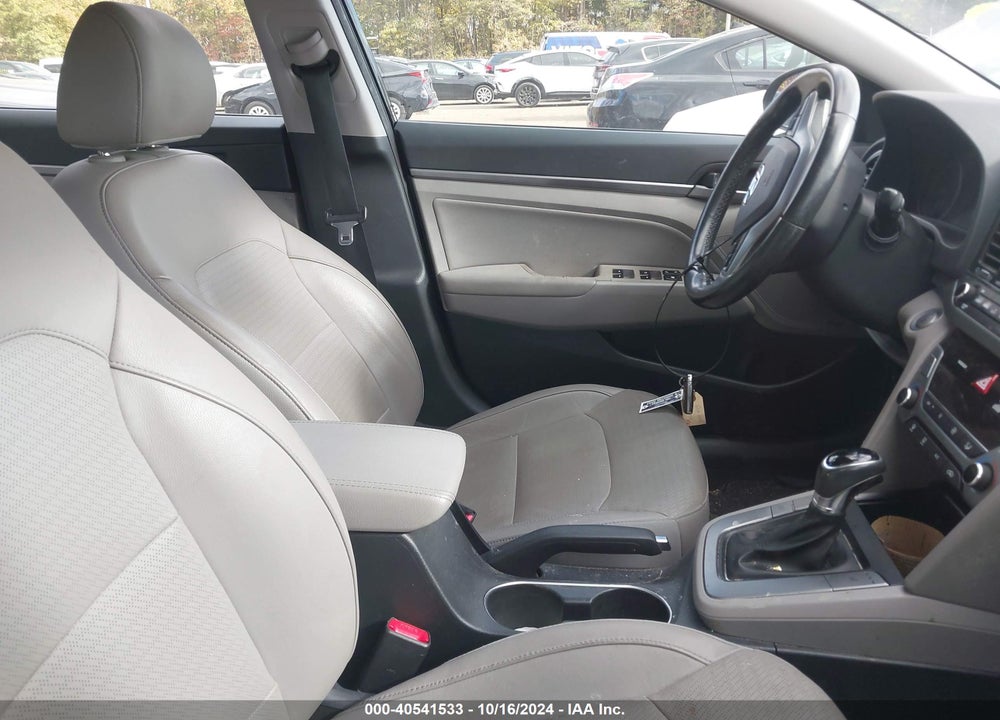 2017 HYUNDAI ELANTRA LIMITED VIN: 5NPD84LF0HH037873