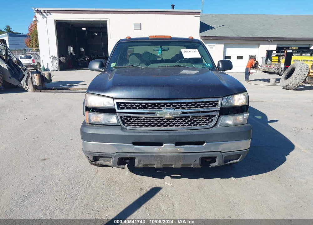 2005 CHEVROLET SILVERADO 2500HD WORK TRUCK VIN: 1GCHK29U45E250527