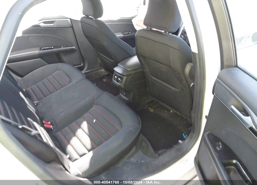 2015 FORD FUSION SE VIN: 3FA6P0H71FR221788