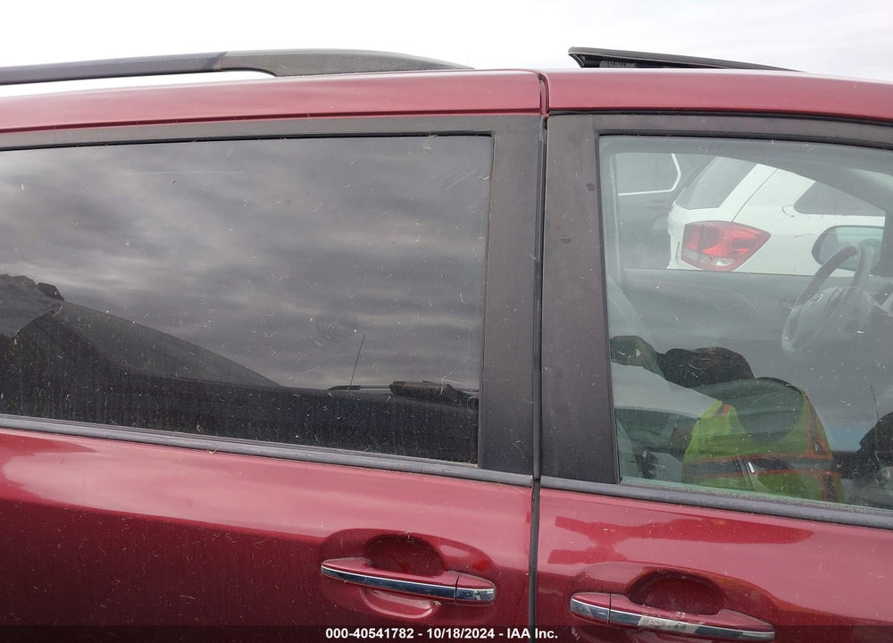 2014 TOYOTA SIENNA XLE V6 8 PASSENGER VIN: 5TDYK3DC4ES449835