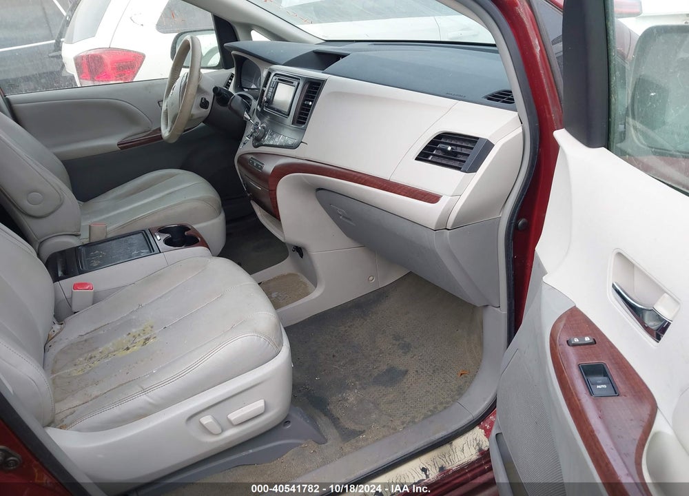 2014 TOYOTA SIENNA XLE V6 8 PASSENGER VIN: 5TDYK3DC4ES449835