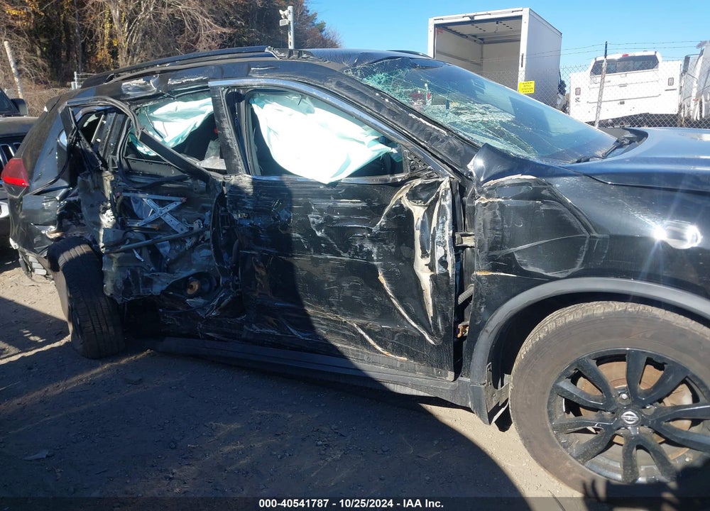 2017 NISSAN ROGUE SV VIN: 5N1AT2MV0HC813681