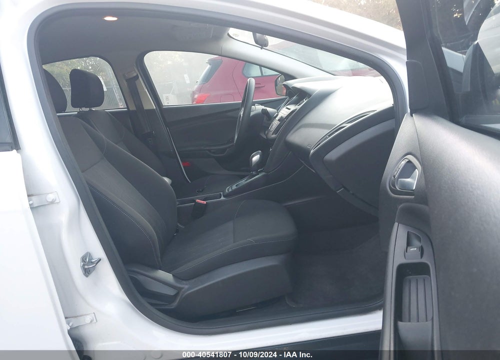 2017 FORD FOCUS SE VIN: 1FADP3F22HL270841