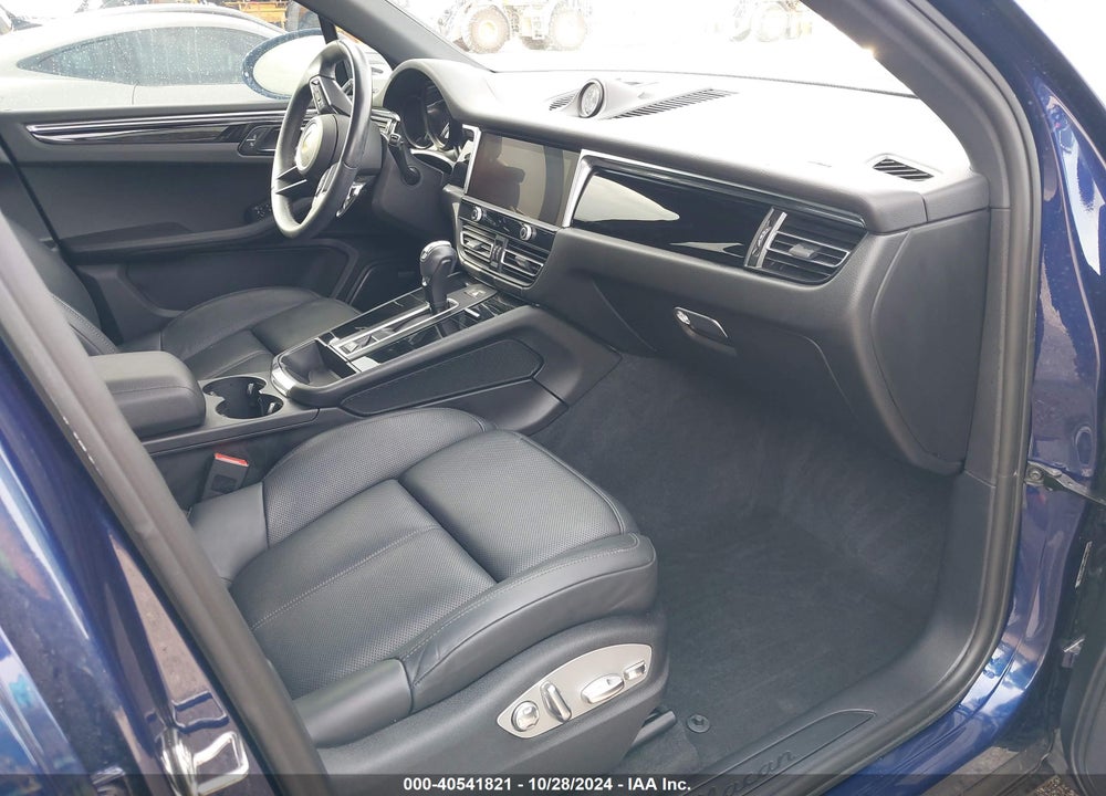 2022 PORSCHE MACAN VIN: WP1AA2A54NLB02557