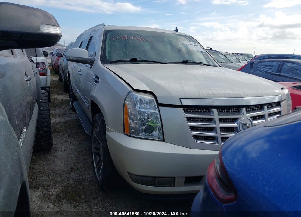 2011 CADILLAC ESCALADE ESV LUXURY VIN: 1GYS4HEF7BR215411
