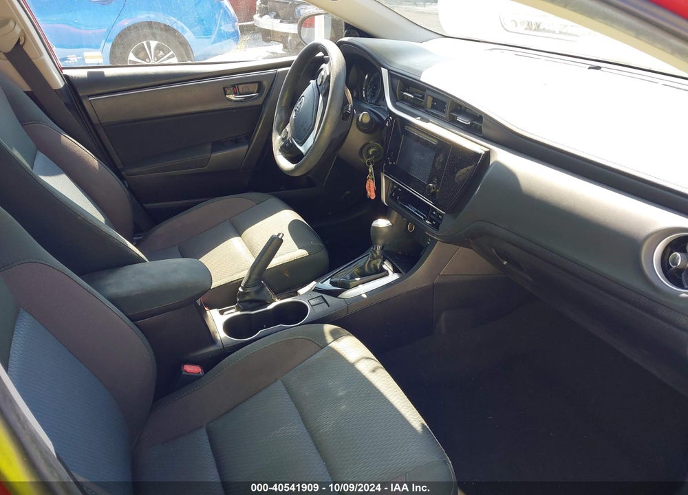 2019 TOYOTA COROLLA LE VIN: 2T1BURHE2KC191026