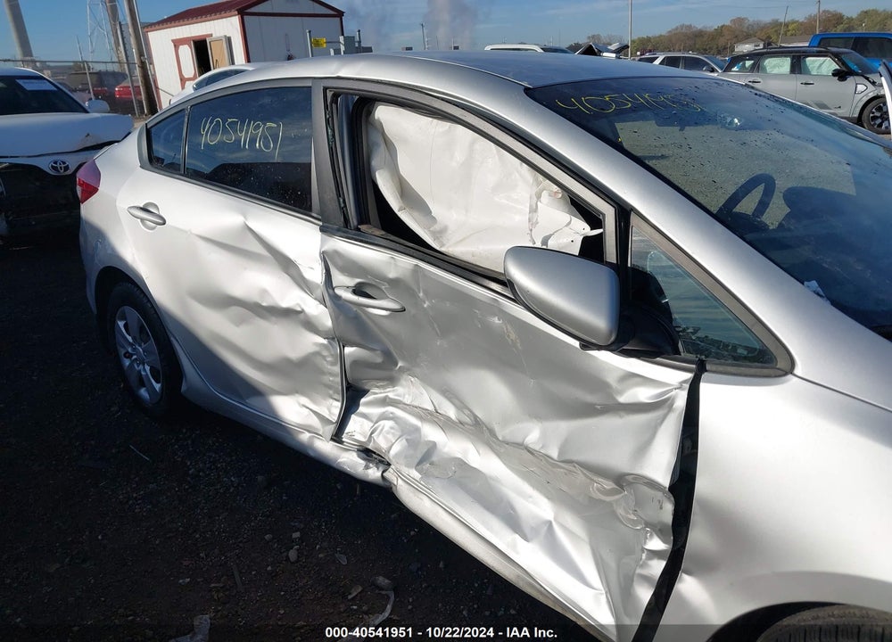 2017 KIA FORTE LX VIN: 3KPFK4A77HE137351