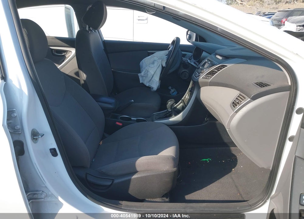 2016 HYUNDAI ELANTRA SE VIN: 5NPDH4AE0GH725686