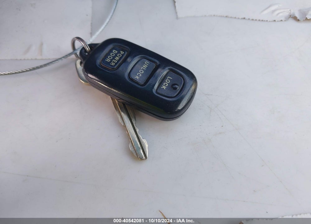 2000 TOYOTA SIENNA LE VIN: 4T3ZF13C2YU224203