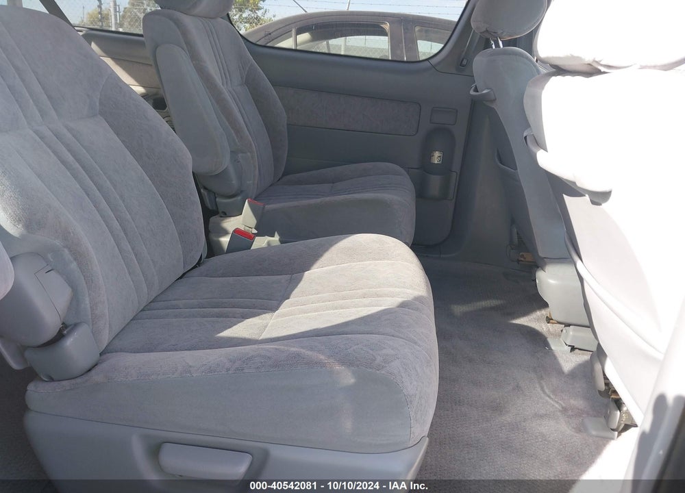 2000 TOYOTA SIENNA LE VIN: 4T3ZF13C2YU224203
