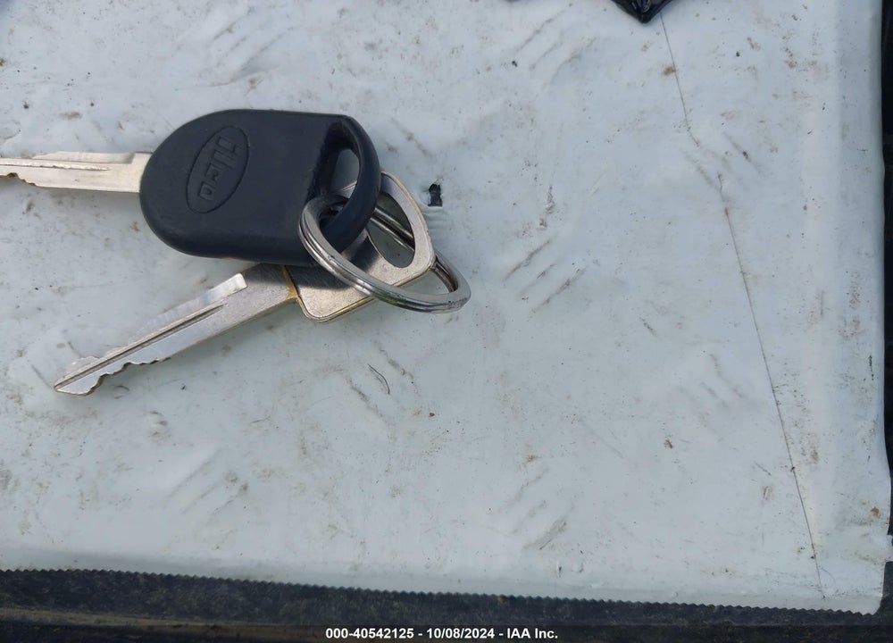 2000 FORD TAURUS SE VIN: 1FAFP5328YG170907